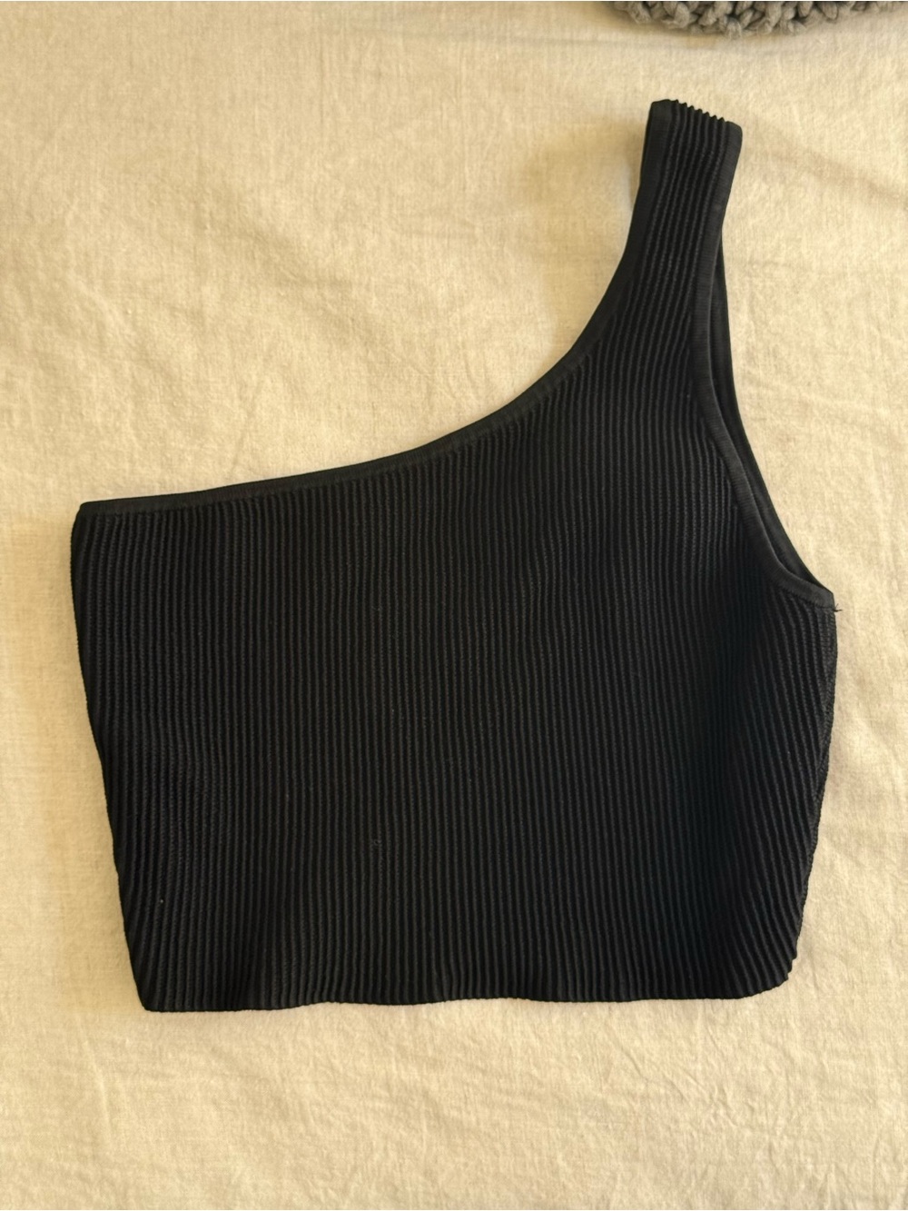 Aritzia babaton ribbed one shoulder cropped tank